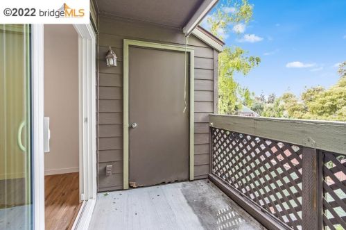 1042 Yarwood Ct, San Jose CA  95128-4727 exterior