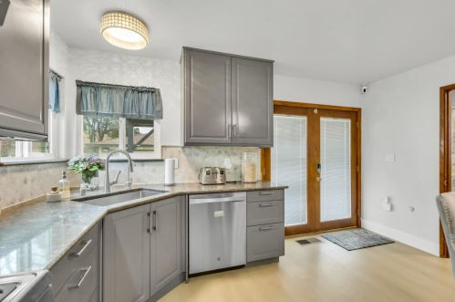 9020 Grove St, Elk Grove CA  95624-2318 exterior