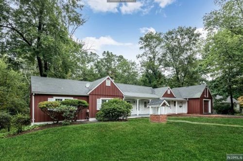 570 Brookside Ave, Allendale, NJ 07401-1812