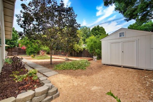 311 Edgewood Dr, Vacaville CA  95688-3602 exterior