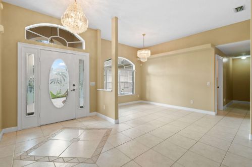 1698 Mockingbird Dr, Fort Pierce FL  34986-2045 exterior