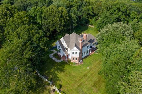 28 Crosswinds Dr, Groton, CT 06340-4870