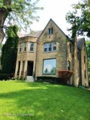 5203 Chicago St, Omaha NE  68132-2820 exterior