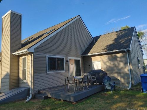 130 Elvree St, Manchester CT 06042-8240 exterior