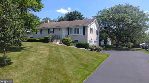 306 Forest Ln, Shoemakersville, PA 19555-9441