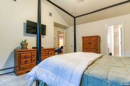 70 Iron Mountain Rd, Warwick NY  10990-3307 exterior