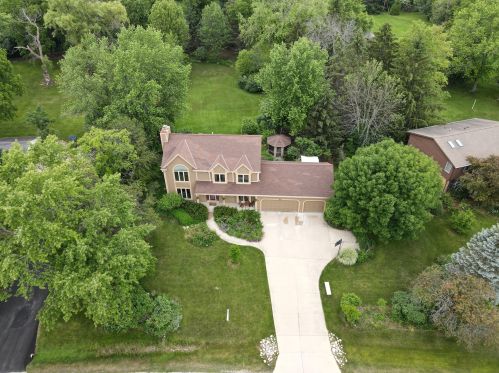 2234 Glenbrook Ln, Thiensville WI  53092-3116 exterior