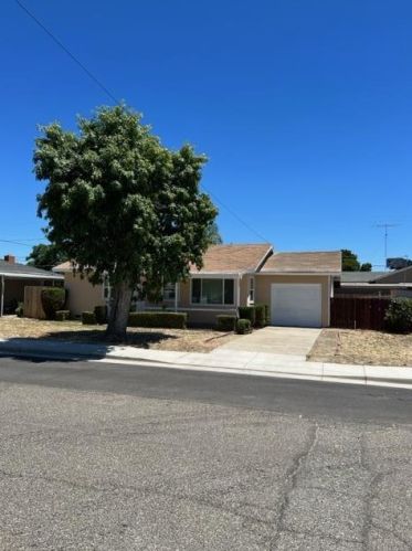 946 Fig Ln, Newman, CA 95360-1109