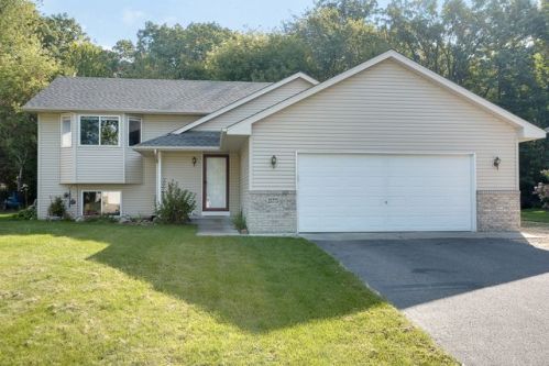 25775 Goldfinch Ave, Columbus, MN 55092