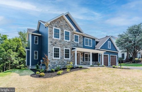 25 Charisma Dr, Camp Hill, PA 17011-1004