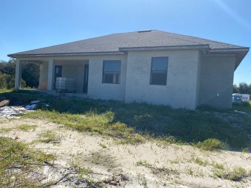 2710 39th St, Lehigh Acres, FL 33971-5894