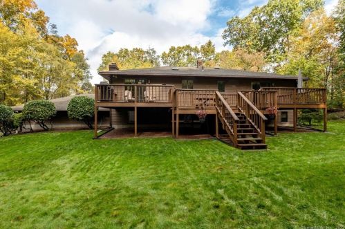 84 Ledgewood Dr, North Branford, CT 06471-1815