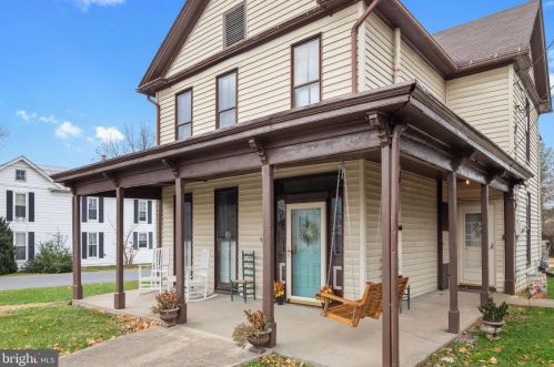 284 Massanutten St, Strasburg VA  22657-2301 exterior