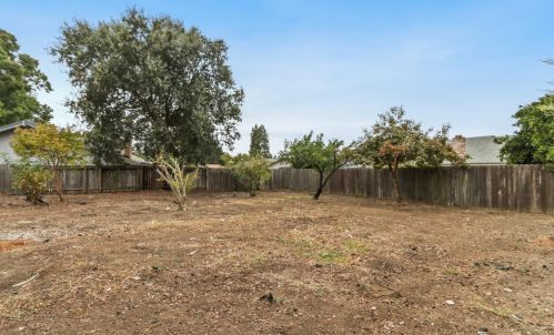 10 Clover Ct, Woodland CA  95695-3026 exterior