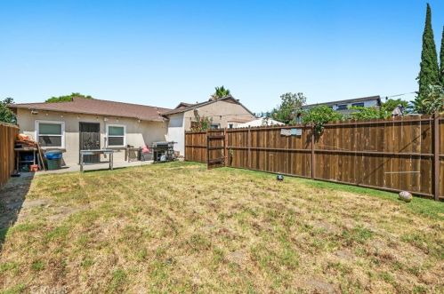 5516 Fulton Ave, Van Nuys CA  91401-5332 exterior