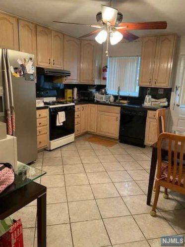 333 7th St, Palisades Park NJ  07650-2224 exterior