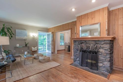 98 Kings Dr, Southport CT  06890-1209 exterior