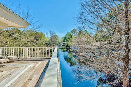 8861 Baypine Dr, Destin FL 32550-7827 exterior