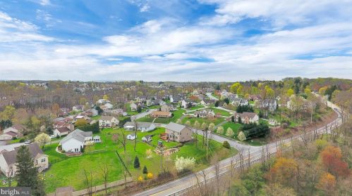 5805 Hillsborough Ct, Harrisburg PA  17111-4736 exterior