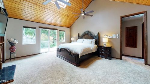 25049 Highspring Ave, Santa Clarita, CA 91321-3413