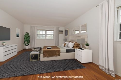 39 Elm St, Great Neck NY  11021-1940 exterior