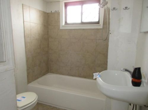 327 Kramer Way, Pittsburgh PA 15211-2007 exterior