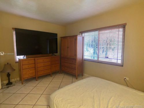 951 18th St, Hialeah FL  33010-2322 exterior