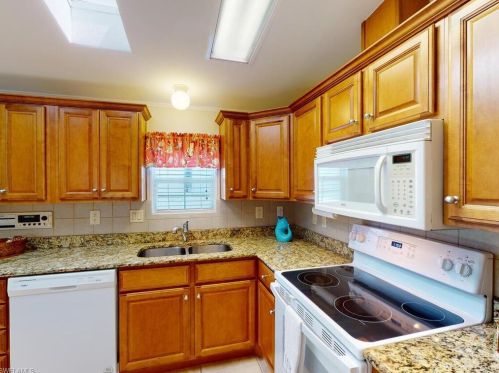 1041 Silver Lakes Blvd, Naples FL  34114-9334 exterior