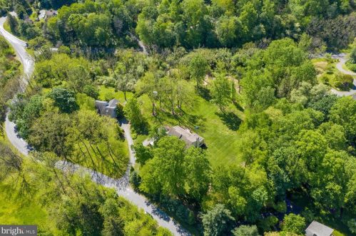 813 Marlboro Spring Rd, Kennett Sq PA  19348-1313 exterior