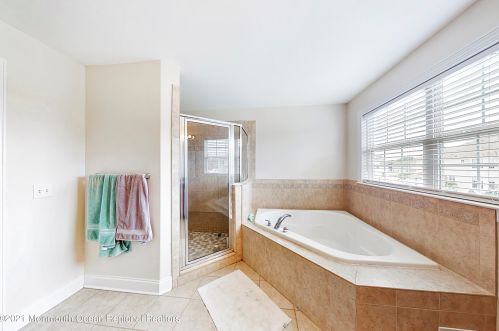 386 Hopedale Dr, Berkeley Township NJ  08721-2781 exterior