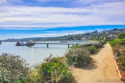 1021 Scott St, San Diego CA 92106-3048 exterior