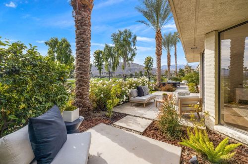 7 Mayfair Dr, Rancho Mirage CA  92270-2586 exterior