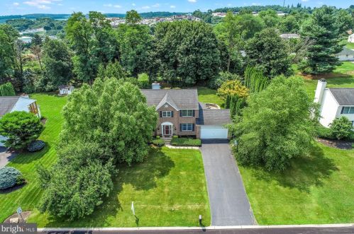 100 Brook Meadow Cir, Shrewsbury PA  17361-1236 exterior