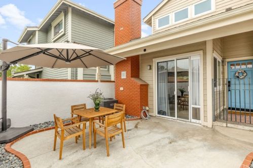 5 Lafayette Ct, Manhattan Beach CA  90266-7212 exterior