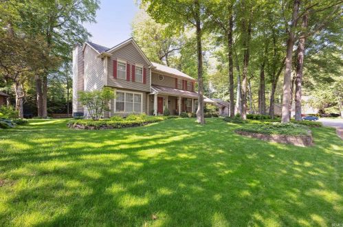 10522 Pheasant Cove Dr, Granger, IN 46530-8654
