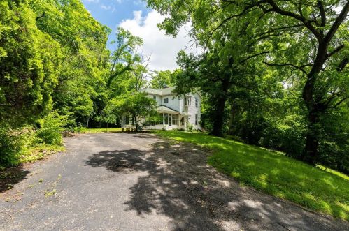 565 Delta Ter, Cincinnati, OH 45226-2029