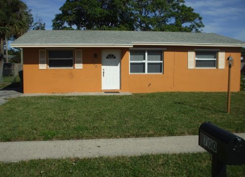 700 35th St, West Palm Beach, FL 33404-2113