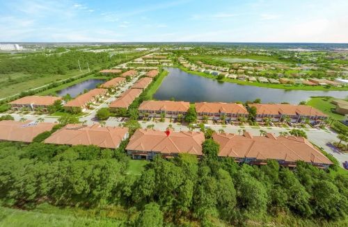 2170 Cape Cod Dr, Fort Pierce, FL 34953-4568