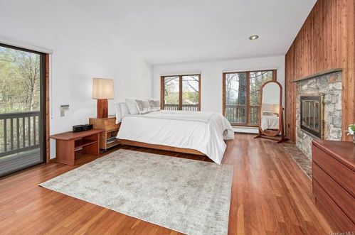 3 Banks Hill Rd, Pleasantville NY  10570-2453 exterior