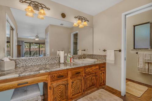 1047 Tyler Ave, Los Banos CA 93635-4839 exterior