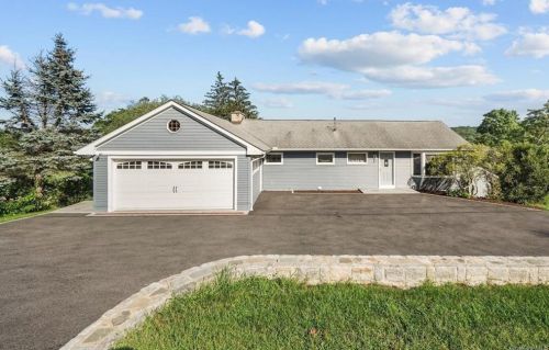 9 Fairview Rd, Mahopac, NY 10541-3105