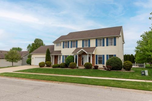 51213 Eaglewood Dr, Granger, IN 46530-4701