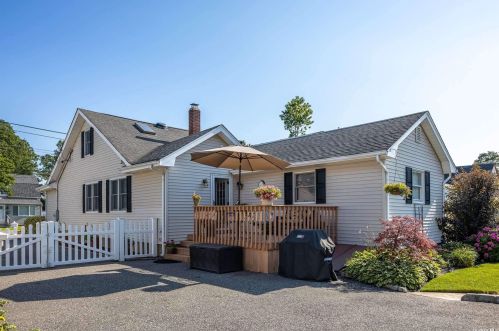 30 Swezey St, Canaan Lake NY  11772-4126 exterior