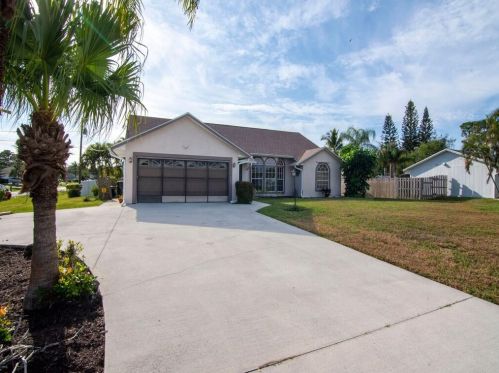 1696 Sandia Dr, Fort Pierce, FL 34983-3719