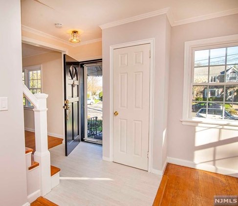 587 Clarendon Ct, River Edge NJ  07661-2136 exterior