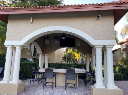 8920 Colonnades Ct, Bonita Springs FL 34135-7843 exterior