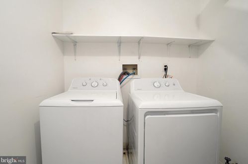 36 Holly Ct, Trenton NJ  08619-4633 exterior