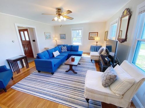 22 Crescent St, Groton CT  06340-8913 exterior