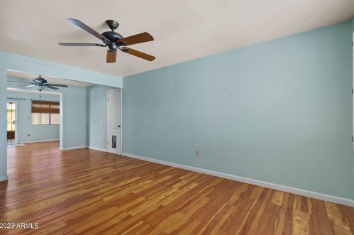 9823 17th Dr, Phoenix, AZ 85021-2004