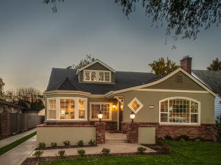 2809 Land Park Dr, Sacramento CA  95818-3427 exterior